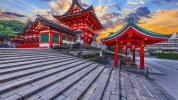 fushimi-inari-taisha-shrine-2_optimized.jpg